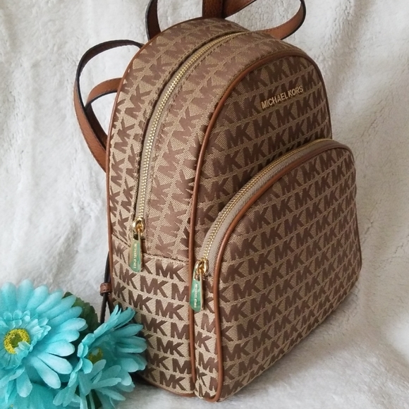 🔥NWT Michael Kors Medium Abbey Bagpack Ebony🔥 - Picture 2 of 8